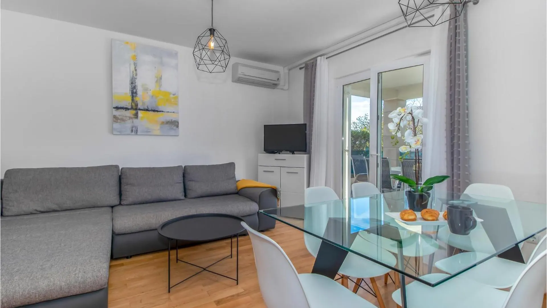 2 Bedroom Lovely Apartment In Dramalj