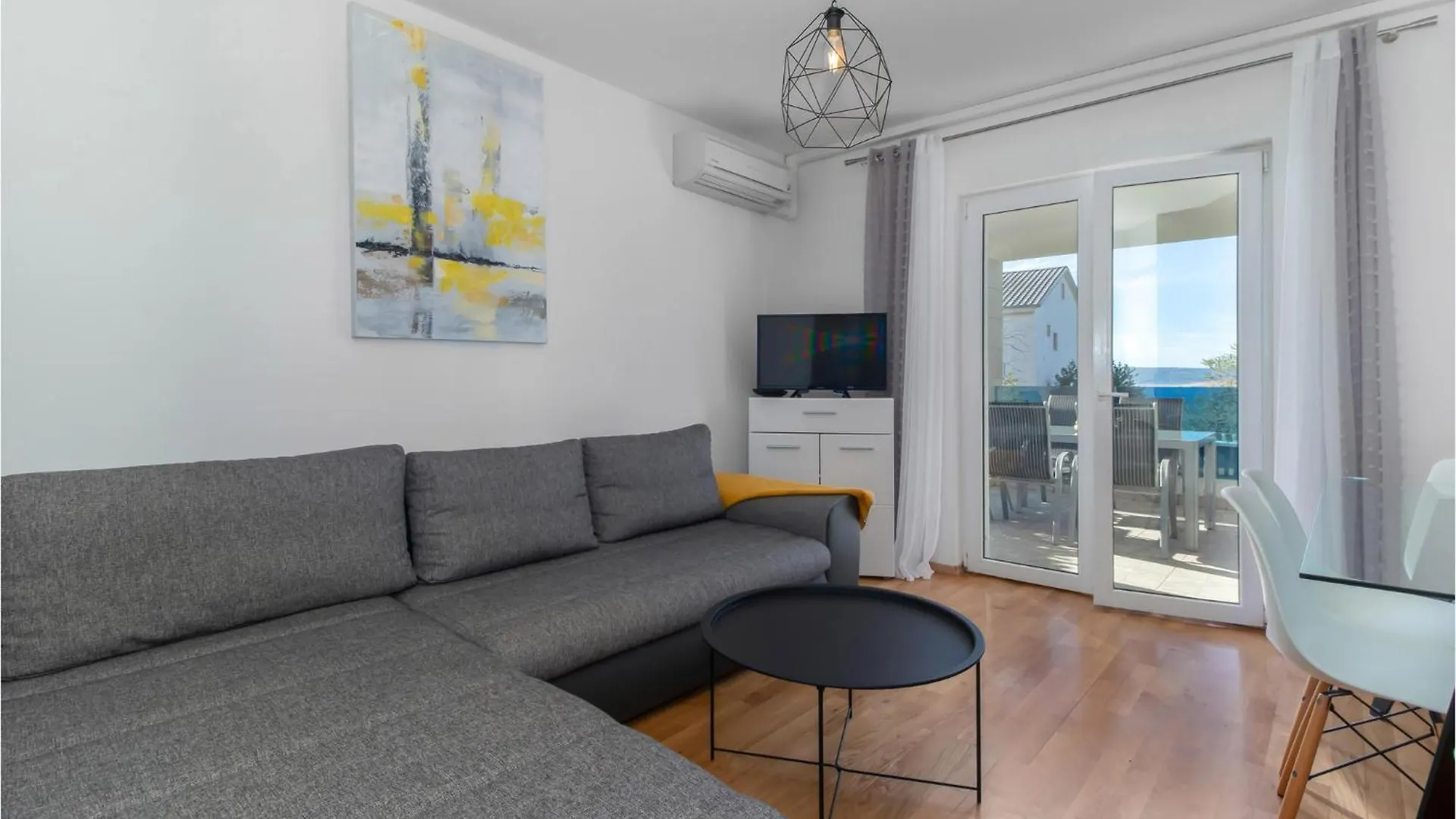 2 Bedroom Lovely Apartment In Dramalj