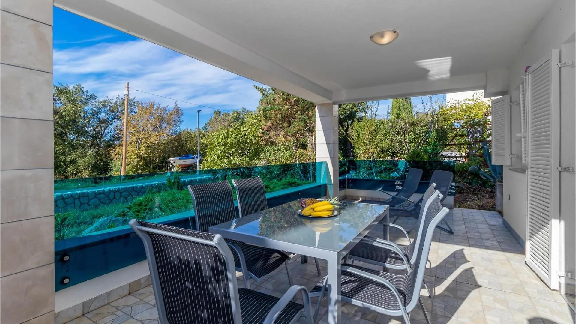 2 Bedroom Lovely Apartment In Dramalj