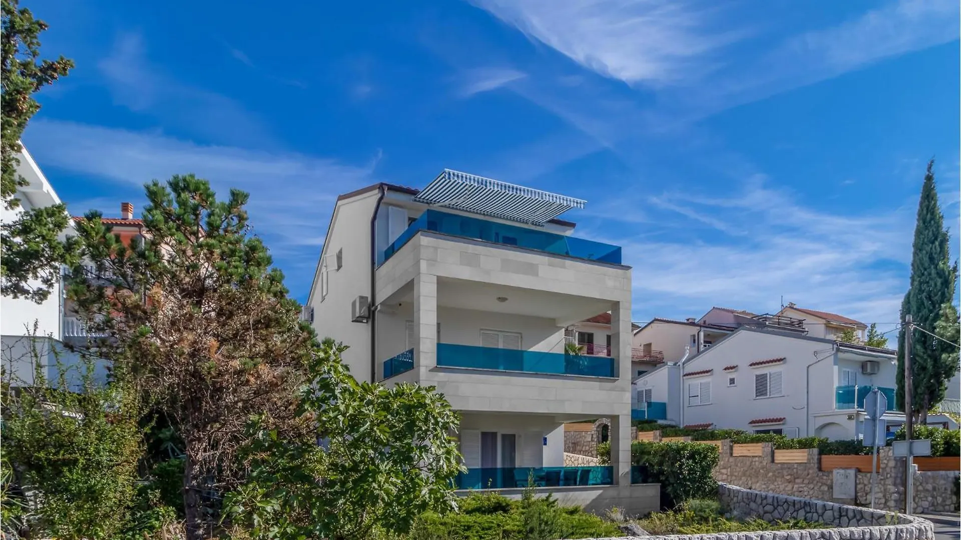 2 Bedroom Lovely Apartment In Dramalj